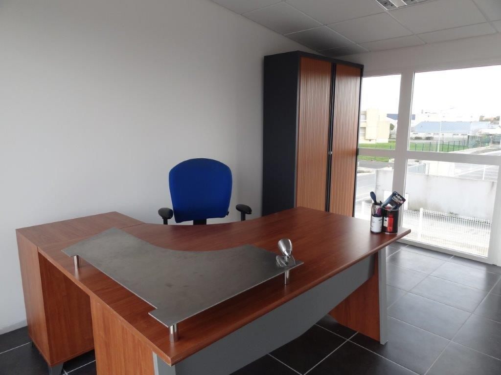 Bureau lumineux avec mobilier